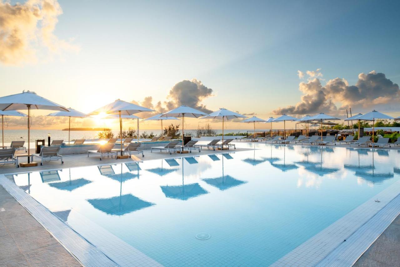The Mora Zanzibar Hotel Matemwe  Bagian luar foto The Beach Club at Atlantis Paradise Island
