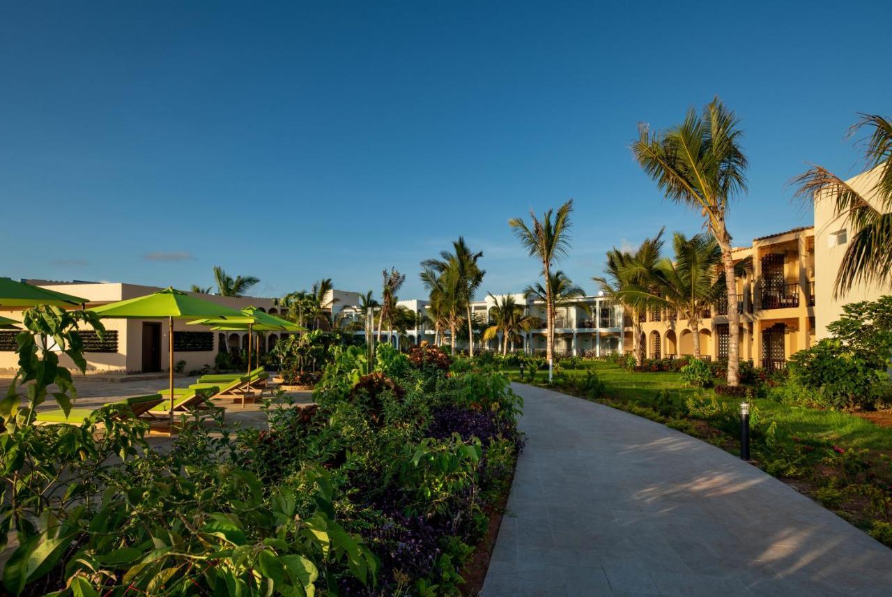 The Mora Zanzibar Hotel Matemwe  Bagian luar foto The Village at Atlantis Paradise Island